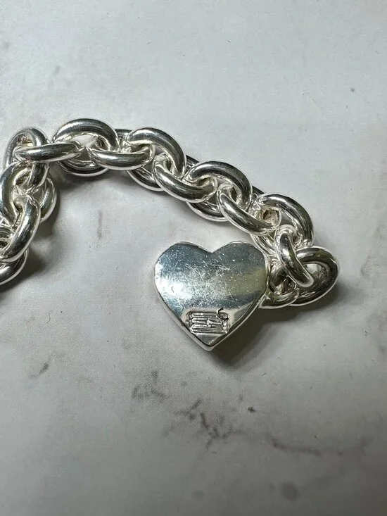 Vintage Tommy Hilfiger Bracelet Silver Tone Chunky Chain Heart Charm Magnetic - Picture 4 of 9